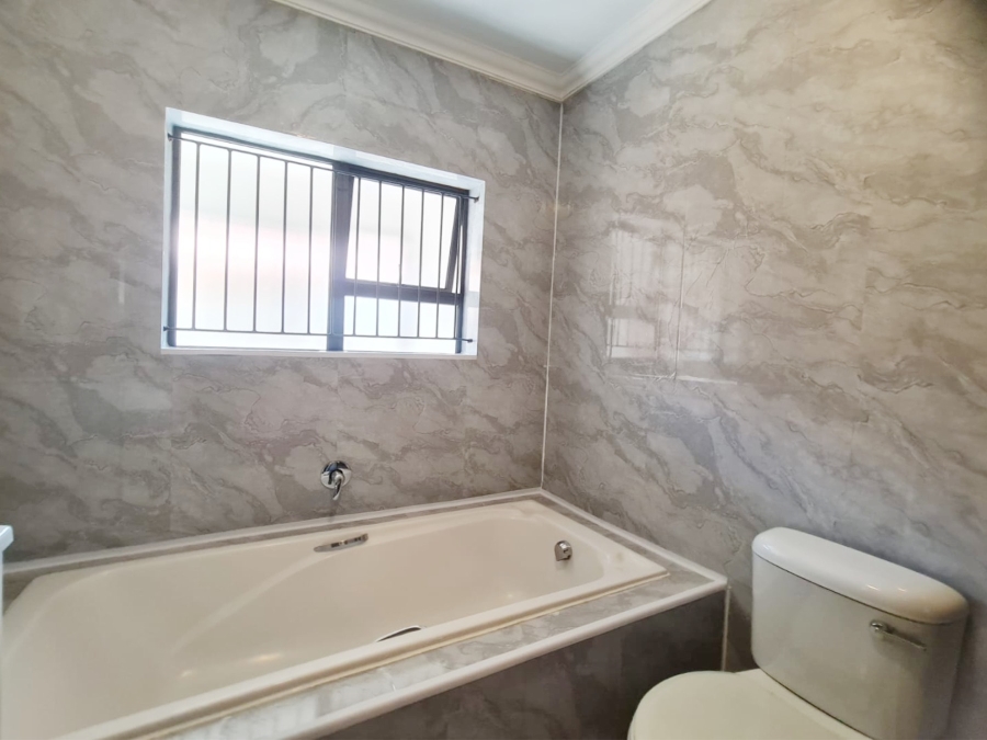 To Let 3 Bedroom Property for Rent in Melodie North West